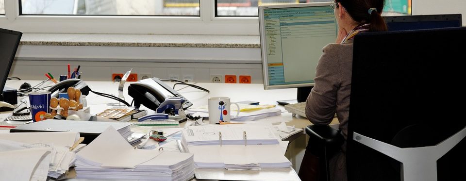 secretary-338561_960_720